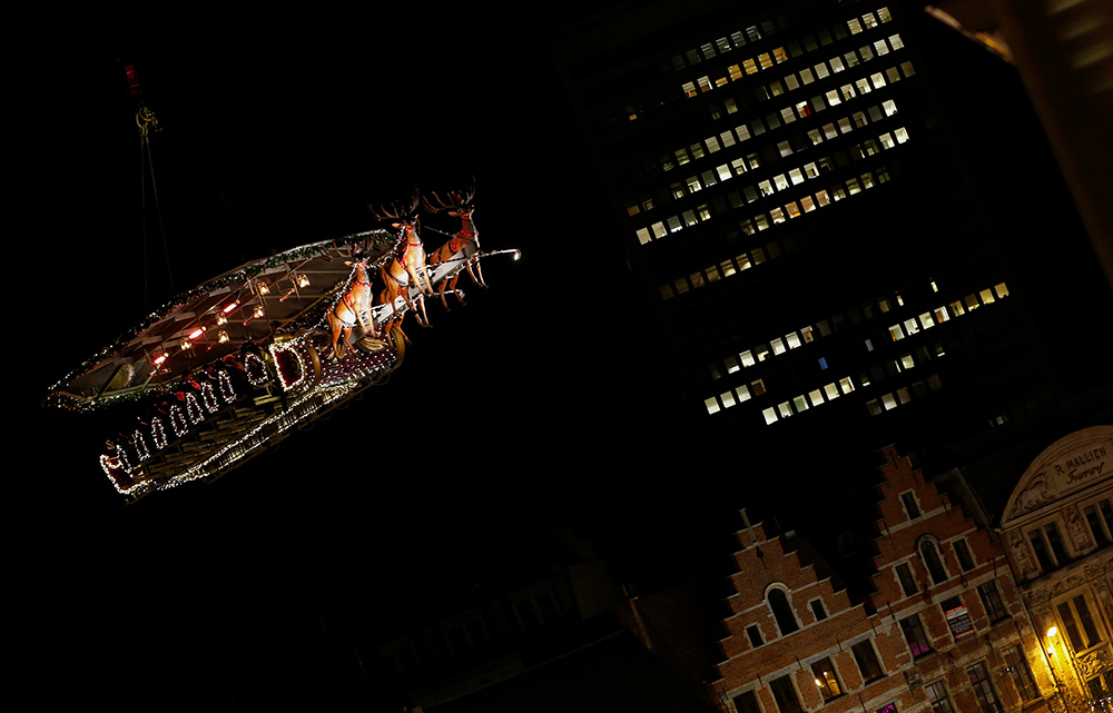 2016-11-26T120527Z_1096810575_RC1C5BE39790_RTRMADP_3_CHRISTMAS-SEASON-BELGIUM