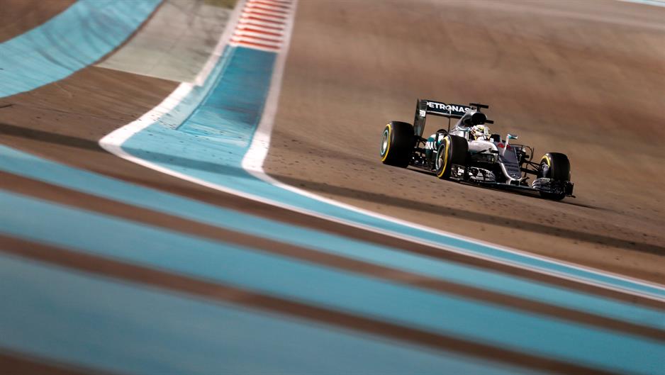 2016-11-27T143043Z_141689511_RC13157CD3D0_RTRMADP_3_MOTOR-F1-ABUDHABI