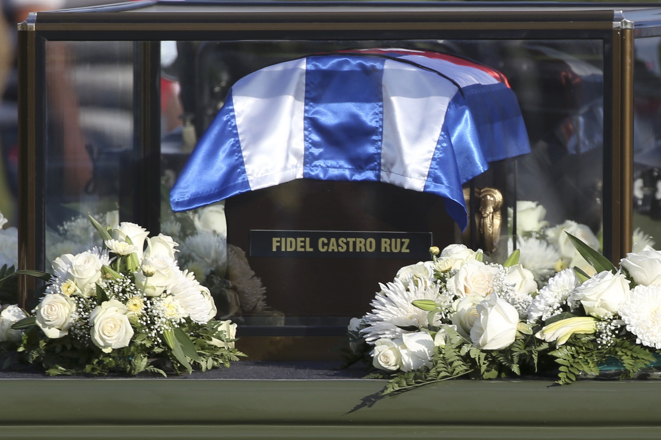 2016-11-30T222010Z_782336930_HT1ECBU1Q13NL_RTRMADP_3_CUBA-CASTRO