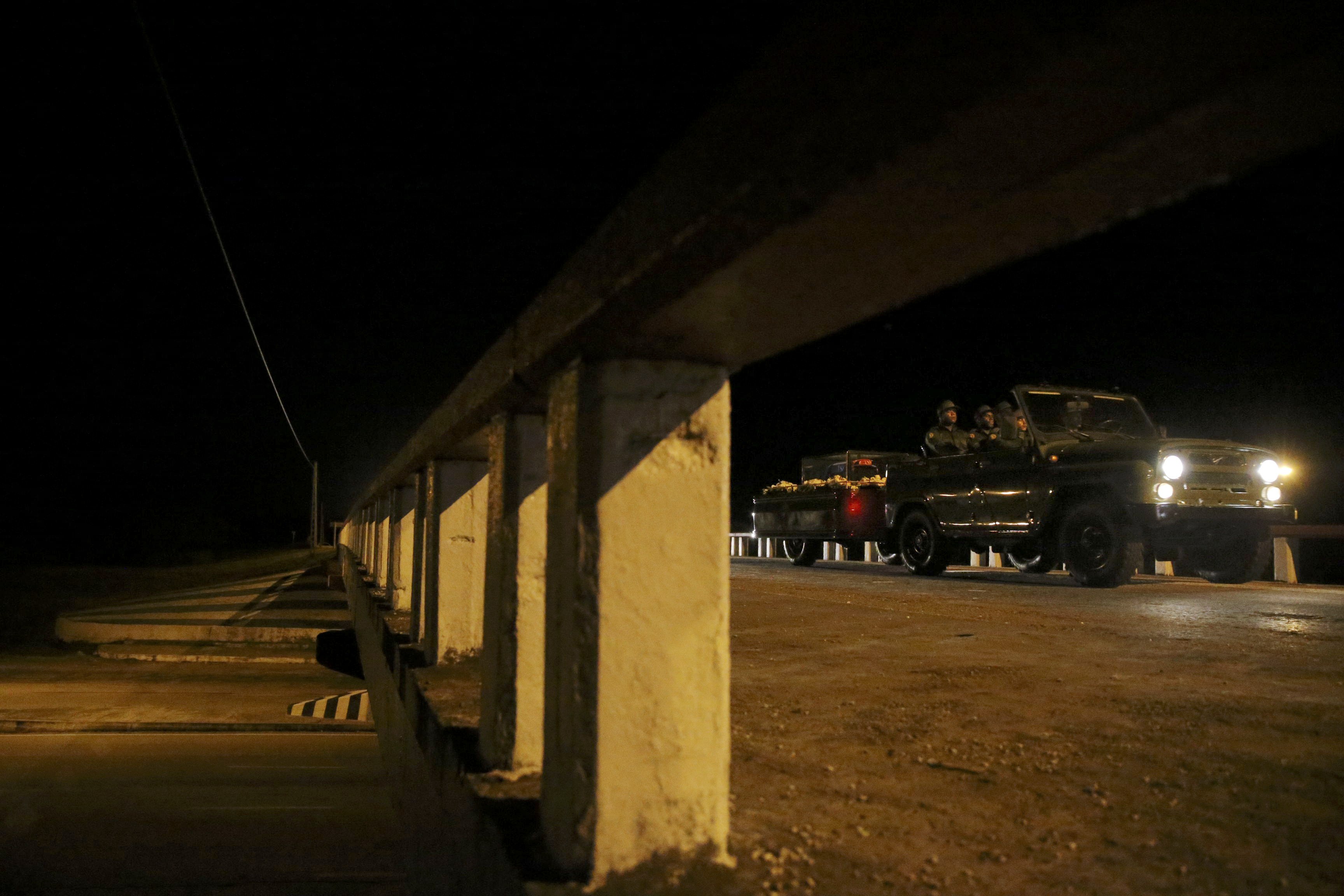 2016-12-01T014921Z_637000845_HT1ECC1051XQL_RTRMADP_3_CUBA-CASTRO