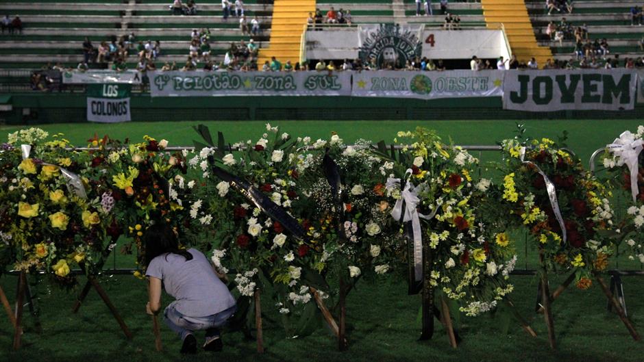 2016-12-03T013117Z_1422937901_RC14EB326F30_RTRMADP_3_COLOMBIA-CRASH