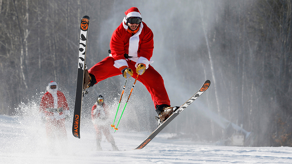 2016-12-04T174215Z_2002473536_RC19935F23D0_RTRMADP_3_CHRISTMAS-SEASON-SKIINGSANTAS 11