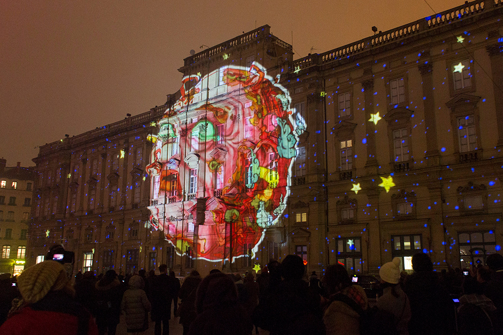 2016-12-08T084455Z_1046623671_RC142DDB3250_RTRMADP_3_FESTIVAL-LIGHTS-LYON