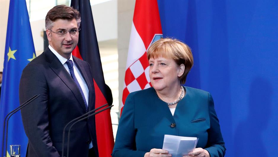 2016-12-12T133514Z_2134331002_RC1BFE4B9760_RTRMADP_3_GERMANY-CROATIA