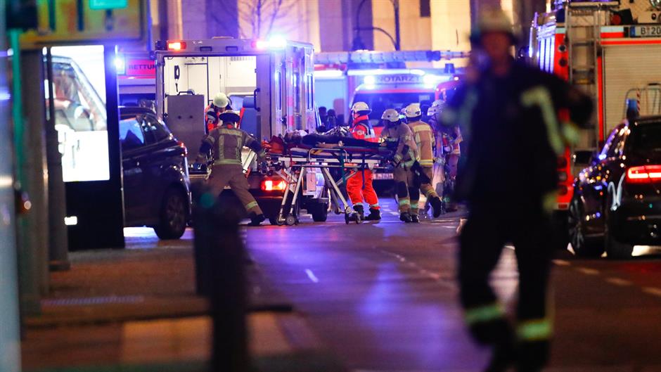 2016-12-19T195529Z_57088652_RC1538C4D5D0_RTRMADP_3_GERMANY-TRUCK