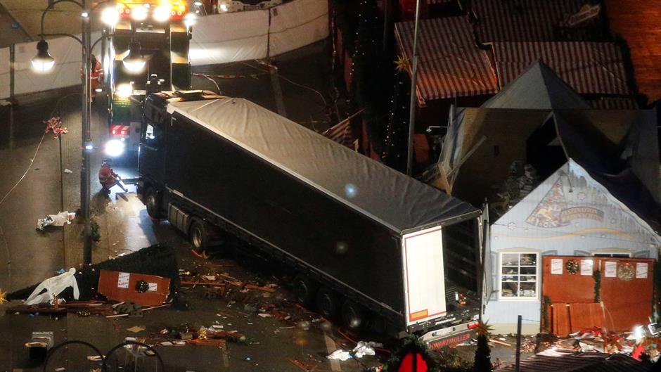 2016-12-20T055659Z_1774980209_RC17DFC765E0_RTRMADP_3_GERMANY-TRUCK