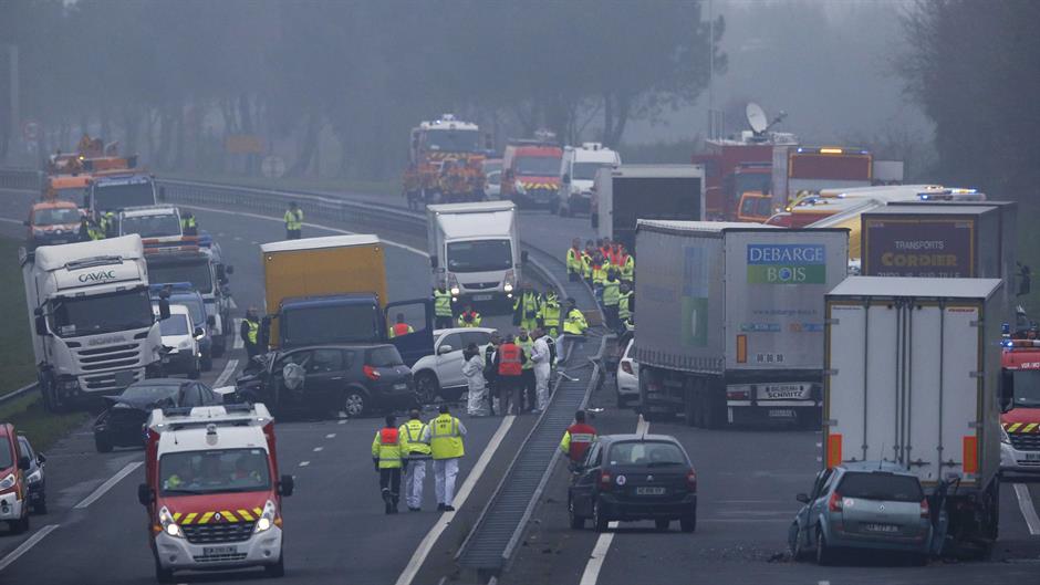 2016-12-20T130004Z_93798052_LR1ECCK103SSR_RTRMADP_3_FRANCE-ACCIDENT