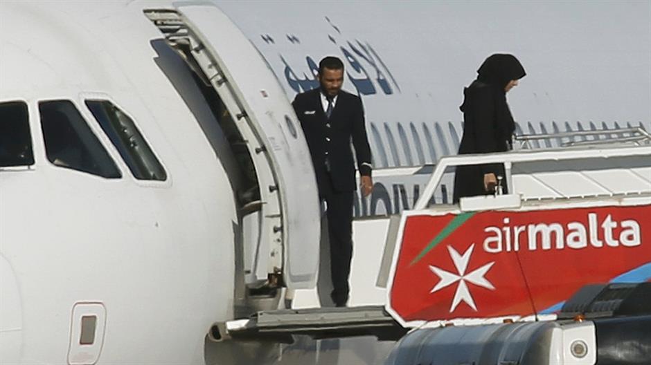 2016-12-23T125643Z_802780528_LR1ECCN0ZY8Q7_RTRMADP_3_LIBYA-AIRPLANE