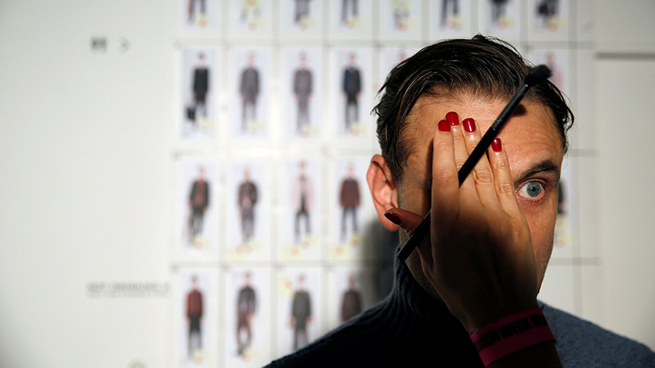 2017-01-07T223042Z_540796684_RC19E3EAA5E0_RTRMADP_3_FASHION-LONDON-MENS 11