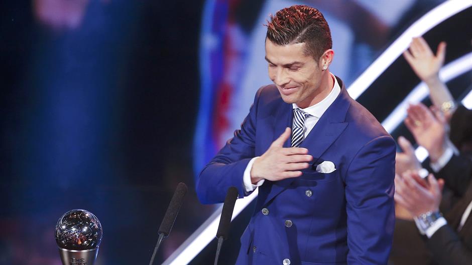 2017-01-09T190657Z_220378736_LR1ED191H3ATX_RTRMADP_3_SOCCER-FIFA-PLAYER