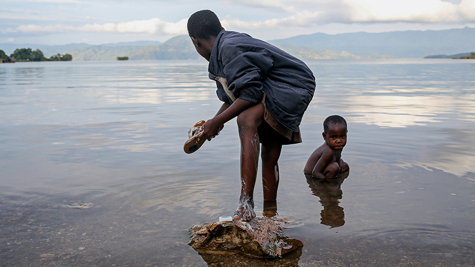2017-01-12T153937Z_662199493_RC12EAF17300_RTRMADP_3_CONGO-PYGMIES 11