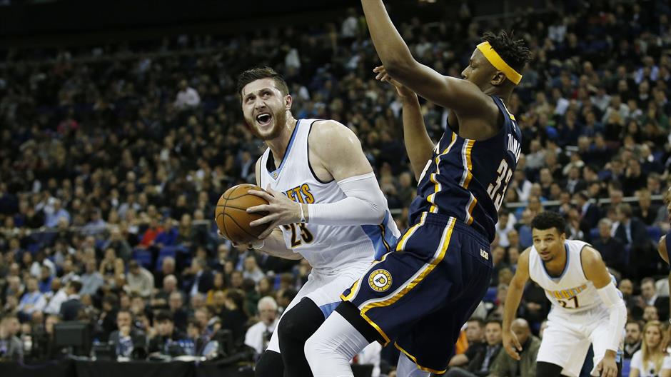 2017-01-12T223726Z_127262246_MT1ACI14724615_RTRMADP_3_NBA