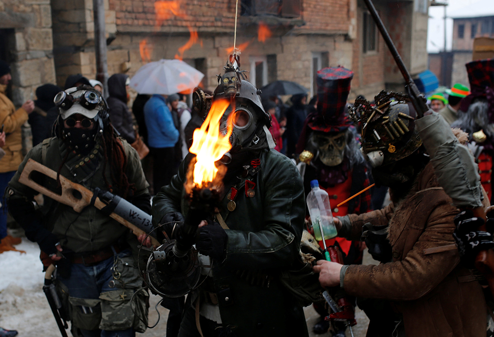 2017-01-13T173033Z_989317238_RC1281E8B2A0_RTRMADP_3_MACEDONIA-CARNIVAL