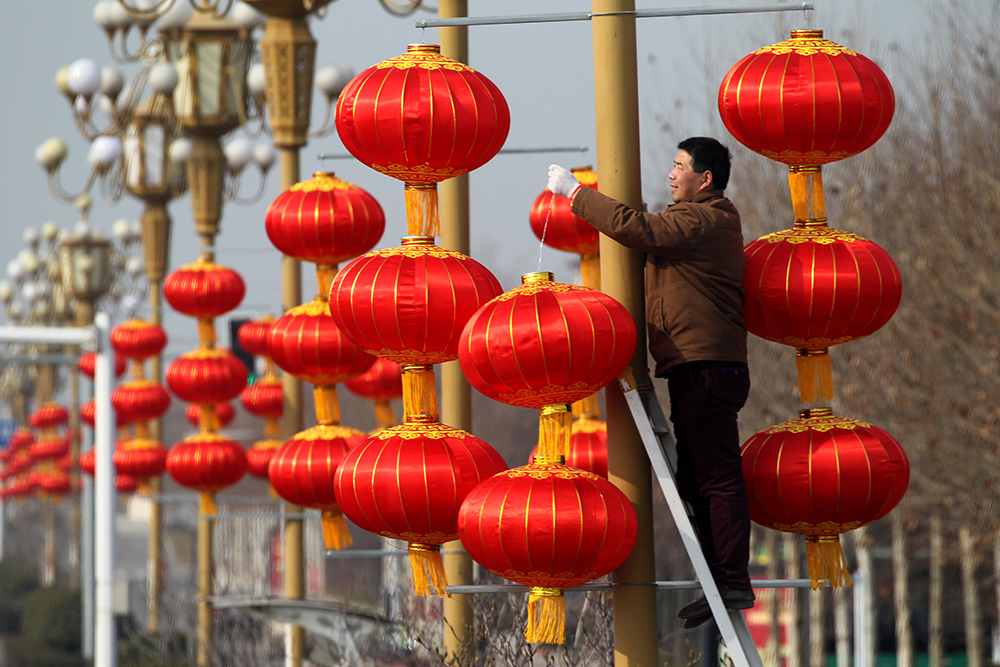2017-01-16T101636Z_377631675_RC12EE317540_RTRMADP_3_LUNAR-NEWYEAR