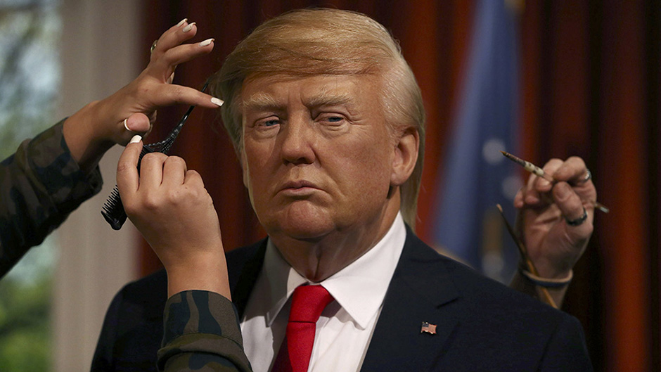 2017-01-18T150105Z_1618079606_LR1ED1I15PFA4_RTRMADP_3_USA-TRUMP-WAX 11