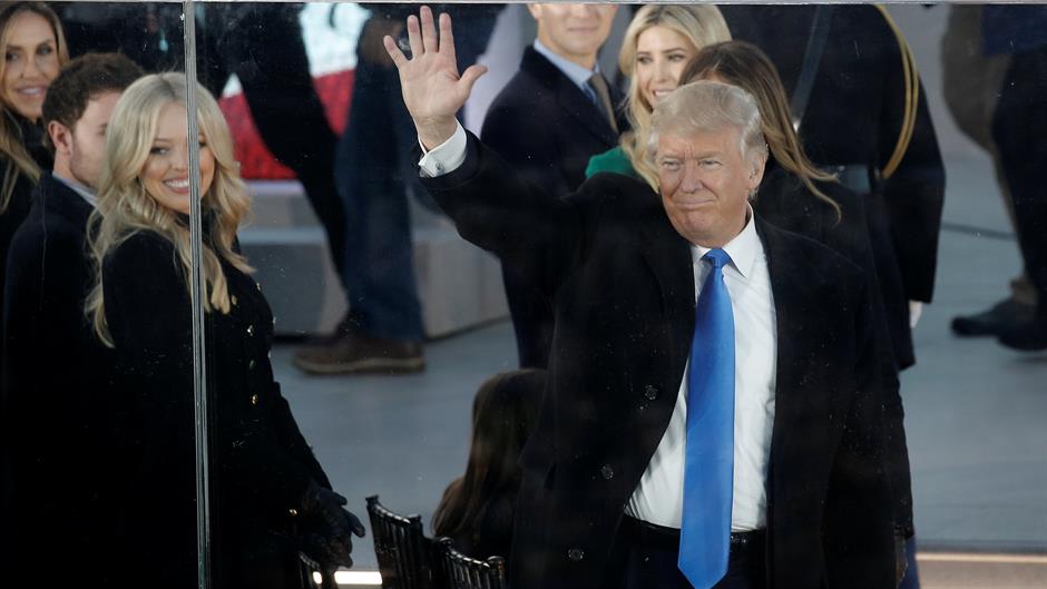 2017-01-20T005854Z_649589498_RC1D90CC7D20_RTRMADP_3_USA-TRUMP-INAUGURATION