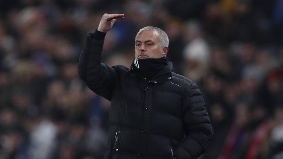 2017-01-26T201404Z_128463244_MT1ACI14738150_RTRMADP_3_SOCCER-ENGLAND-HUL-MUN