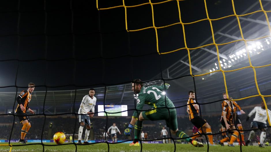 2017-01-26T214355Z_128468635_MT1ACI14738297_RTRMADP_3_SOCCER-ENGLAND-HUL-MUN