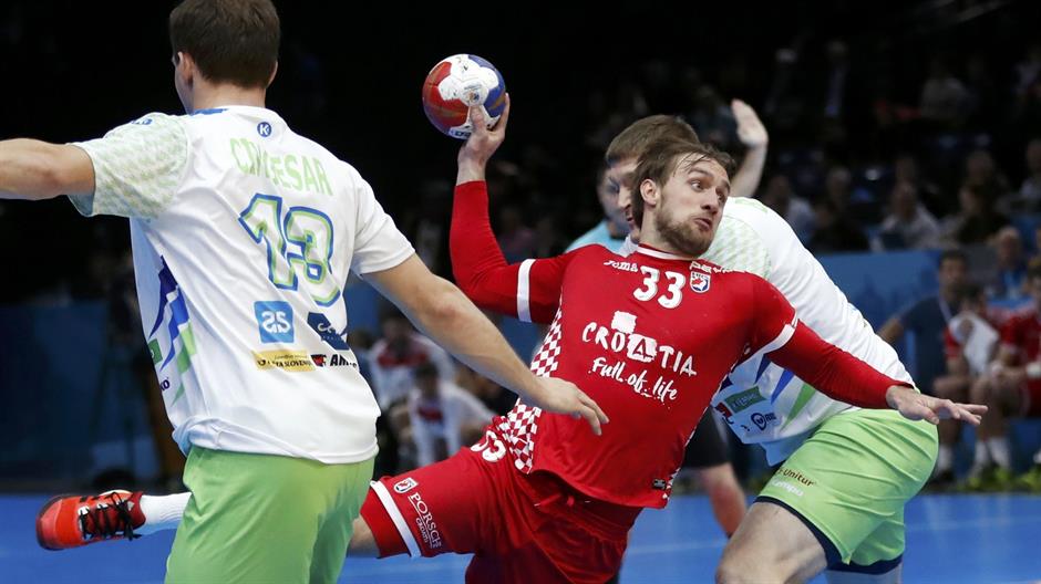 2017-01-28T202543Z_887343589_LR1ED1S1KQILJ_RTRMADP_3_HANDBALL-WORLD