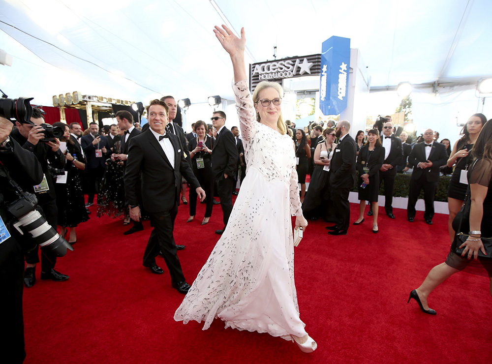 2017-01-30T004551Z_1841713737_HT1ED1U023Y8L_RTRMADP_3_AWARDS-SAG