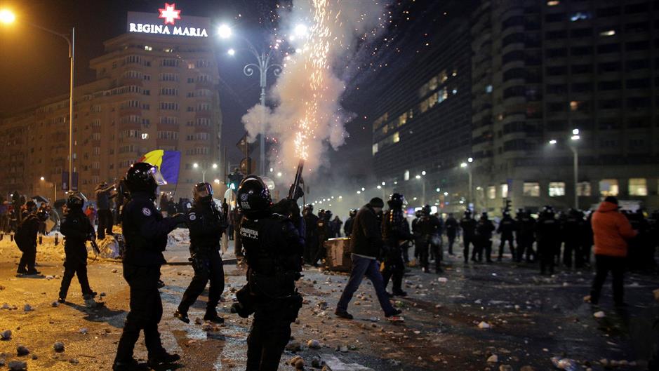 2017-02-01T220959Z_414514020_RC1B880992E0_RTRMADP_3_ROMANIA-CORRUPTION