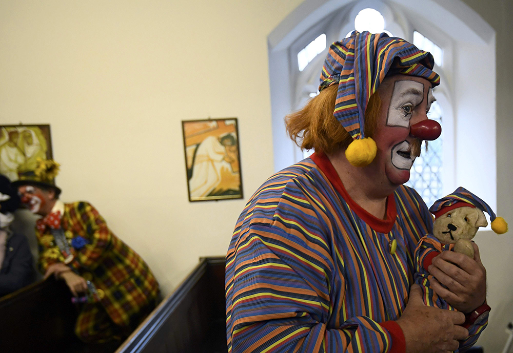 2017-02-05T162831Z_1996674165_LR1ED2519R8X1_RTRMADP_3_BRITAIN-ODDLY