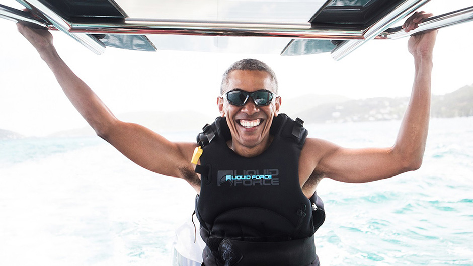 2017-02-07T161555Z_781038657_LR1ED271968PM_RTRMADP_3_USA-OBAMA-KITEBOARDING 11