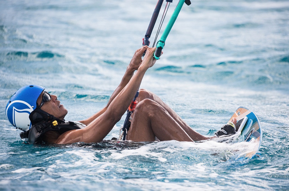 2017-02-07T161600Z_1065774687_LR1ED27196CPT_RTRMADP_3_USA-OBAMA-KITEBOARDING