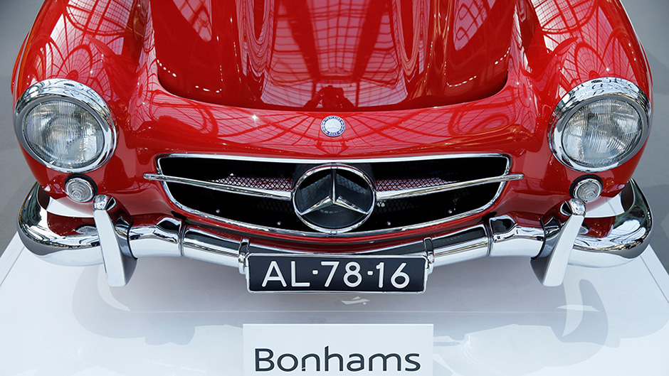 2017-02-08T112613Z_1436016307_RC126E31A5E0_RTRMADP_3_FRANCE-RETROMOBILE 11