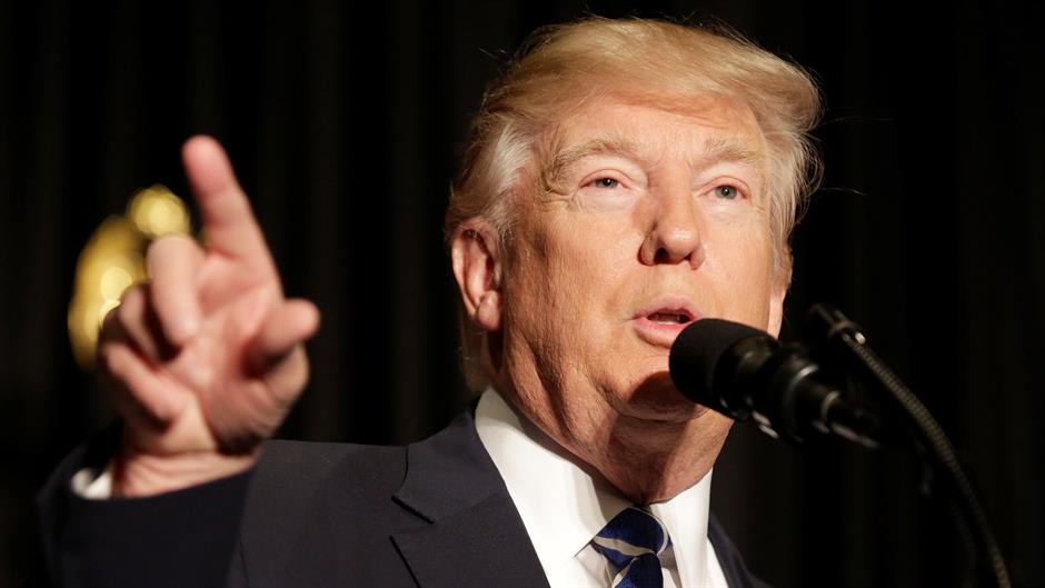 2017-02-08T184351Z_1_MTZGRQED282K2PR8_RTRFIPP_0_USA-TRUMP