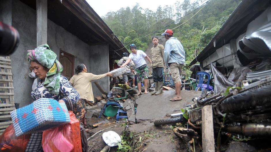 2017-02-10T072344Z_1887332673_RC19506F93B0_RTRMADP_3_INDONESIA-LANDSLIDE-BALI