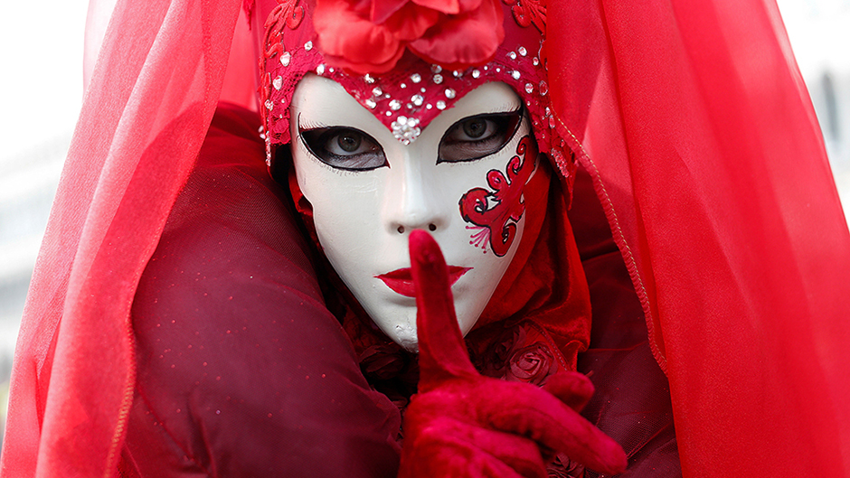 2017-02-12T133550Z_57847521_RC18FD9E1F70_RTRMADP_3_ITALY-CARNIVAL-VENICE 11