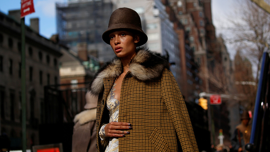 2017-02-17T045915Z_355300512_RC1FD49DBF30_RTRMADP_3_FASHION-NEWYORK-MARC-JACOBS 11