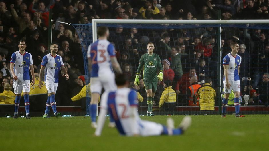 2017-02-19T175511Z_130528511_MT1ACI14754517_RTRMADP_3_SOCCER-ENGLAND-BBR-MUN