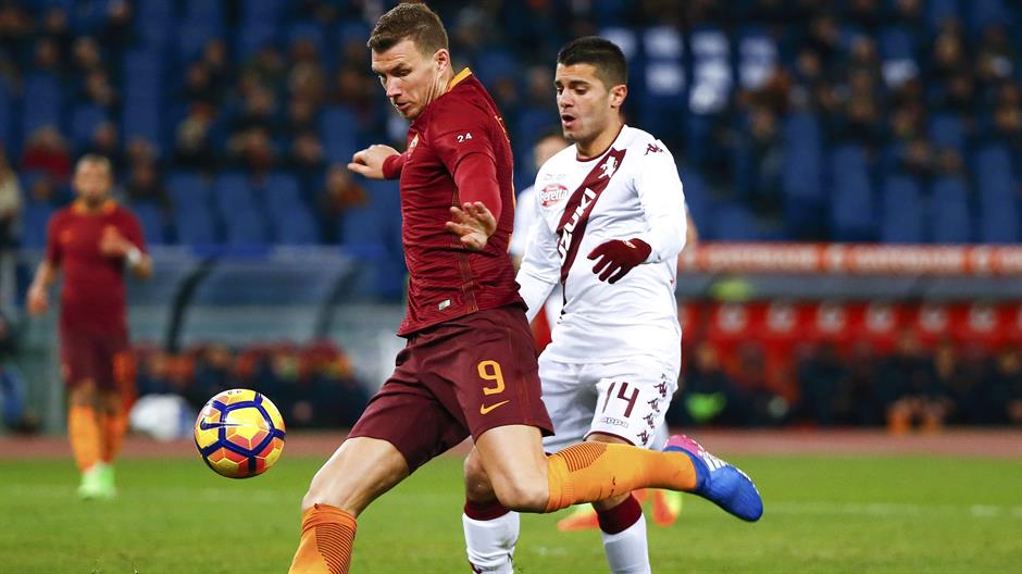 2017-02-19T182056Z_1621095574_LR1ED2J1EYK4S_RTRMADP_3_SOCCER-ITALY-ROM-TOR