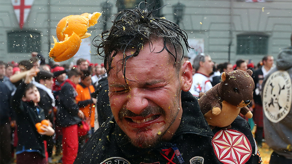 2017-02-26T173710Z_2026354502_RC182A8FC730_RTRMADP_3_ITALY-CARNIVAL-ORANGES 11