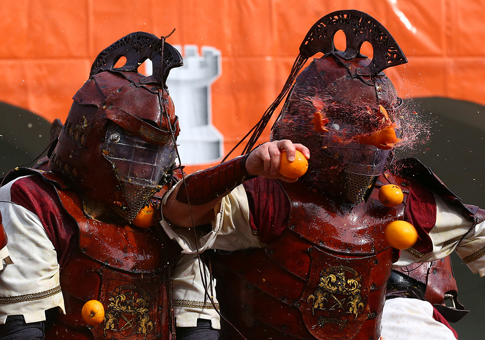 2017-02-26T175054Z_979578503_RC1E360207E0_RTRMADP_3_ITALY-CARNIVAL-ORANGES