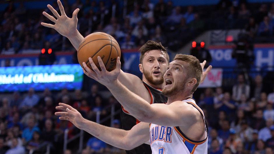 2017-03-08T014555Z_978079181_NOCID_RTRMADP_3_NBA-PORTLAND-TRAIL-BLAZERS-AT-OKLAHOMA-CITY-THUNDER