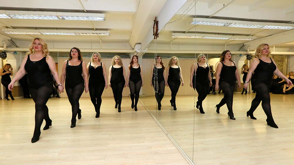 2017-03-08T171502Z_335092156_RC1A69897550_RTRMADP_3_RUSSIA-WOMEN-BEAUTY