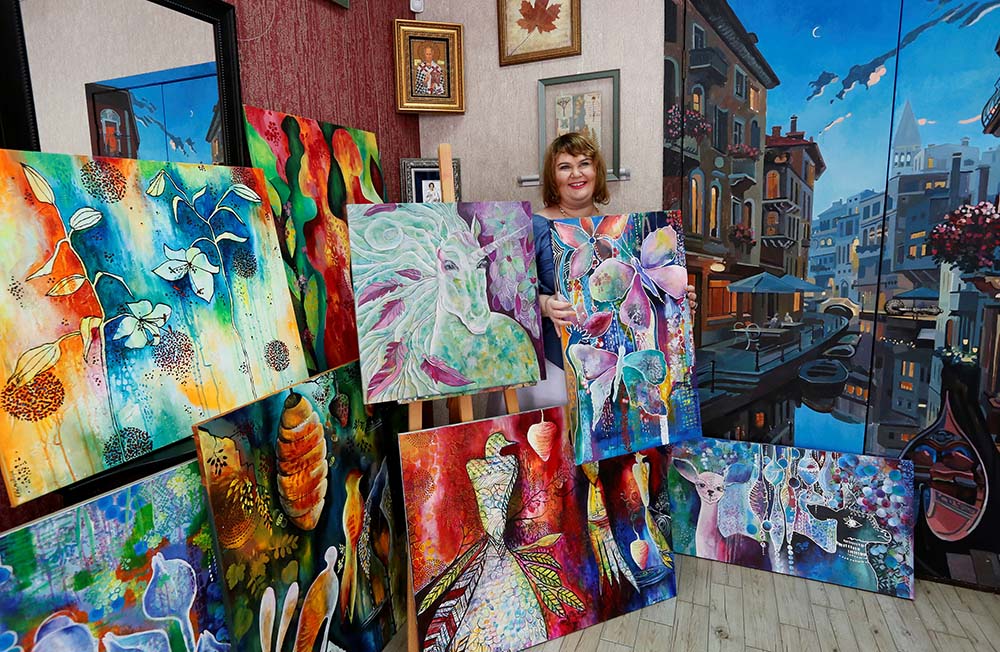 2017-03-08T171525Z_29196878_RC1395EA3C60_RTRMADP_3_RUSSIA-WOMEN-BEAUTY