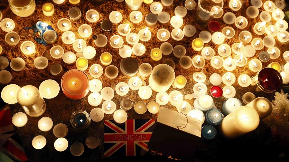 2017-03-23T190209Z_208515541_LR1ED3N1GV9II_RTRMADP_3_BRITAIN-SECURITY-VIGIL