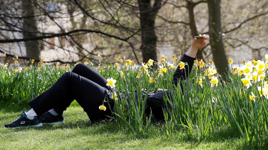 2017-03-31T151740Z_933375931_RC179FAFAF80_RTRMADP_3_BRITAIN-DAILY-LIFE