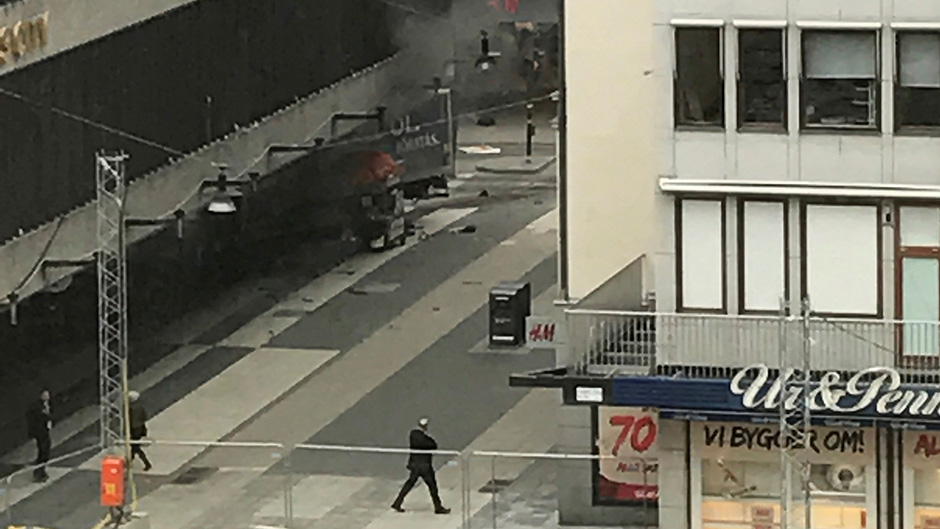 2017-04-07T132821Z_1553098642_RC1A25967AF0_RTRMADP_3_SWEDEN-ATTACK