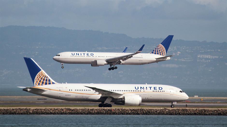 2017-04-15T014031Z_718267386_RC163D059600_RTRMADP_3_UAL-CREW