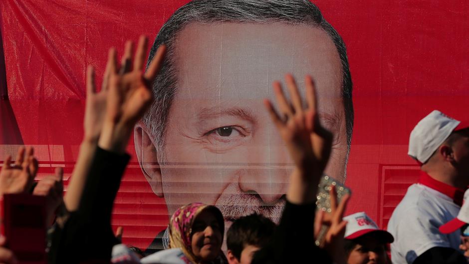 2017-04-15T161036Z_1086215413_RC16DF711580_RTRMADP_3_TURKEY-REFERENDUM