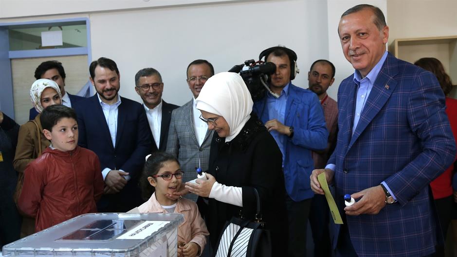 2017-04-16T092741Z_673117528_UP1ED4G0QA4XM_RTRMADP_3_TURKEY-REFERENDUM