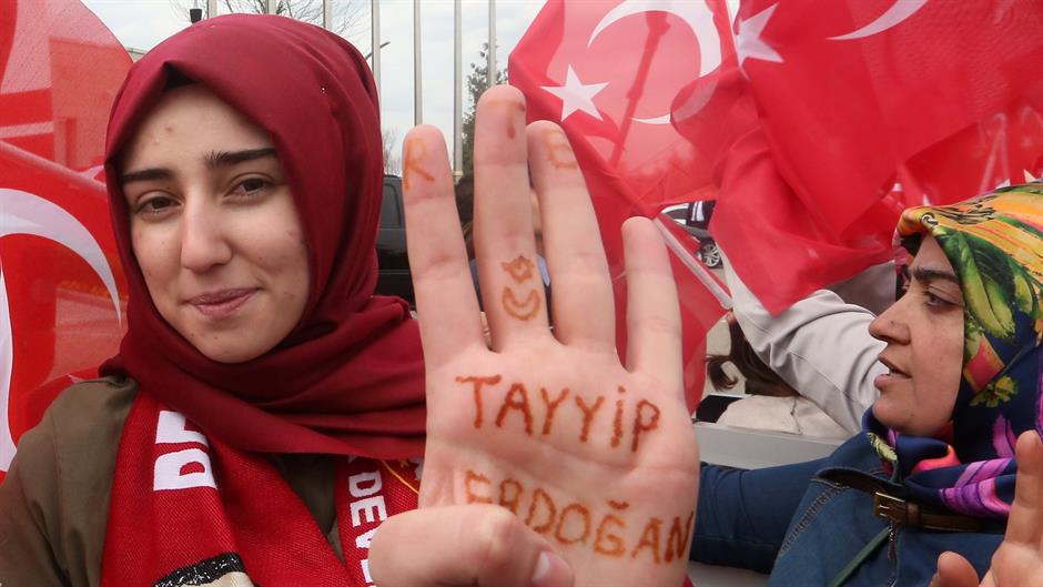 2017-04-17T140910Z_1279984873_RC174A0A1E20_RTRMADP_3_TURKEY-POLITICS