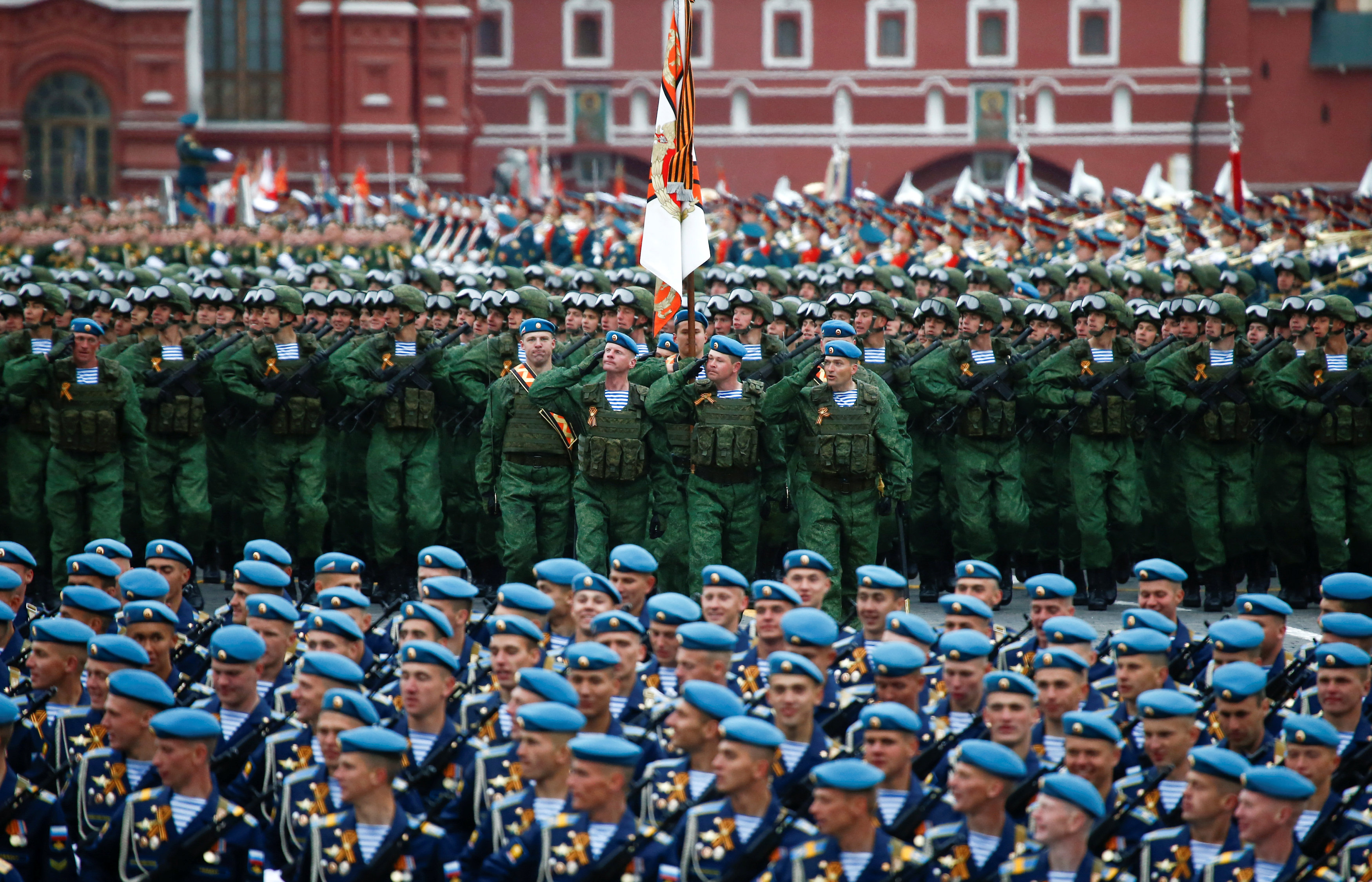 2017-05-09T075658Z_1242194055_RC194CB5C8E0_RTRMADP_3_WWII-ANNIVERSARY-RUSSIA-PARADE