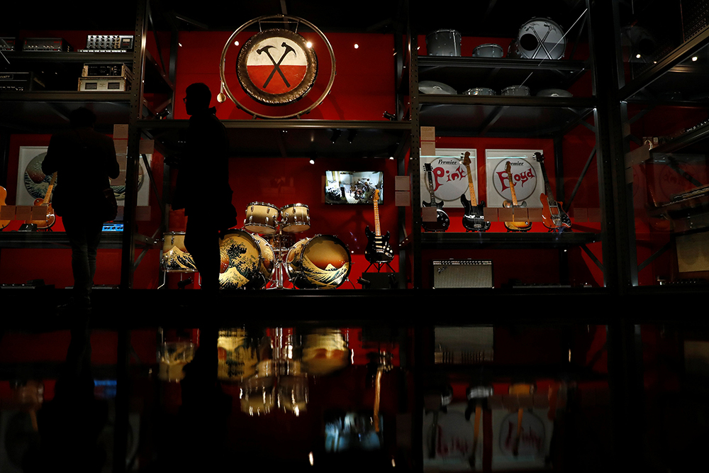 2017-05-09T112839Z_2053632232_RC1CDD484EE0_RTRMADP_3_MUSIC-PINKFLOYD-EXHIBITION