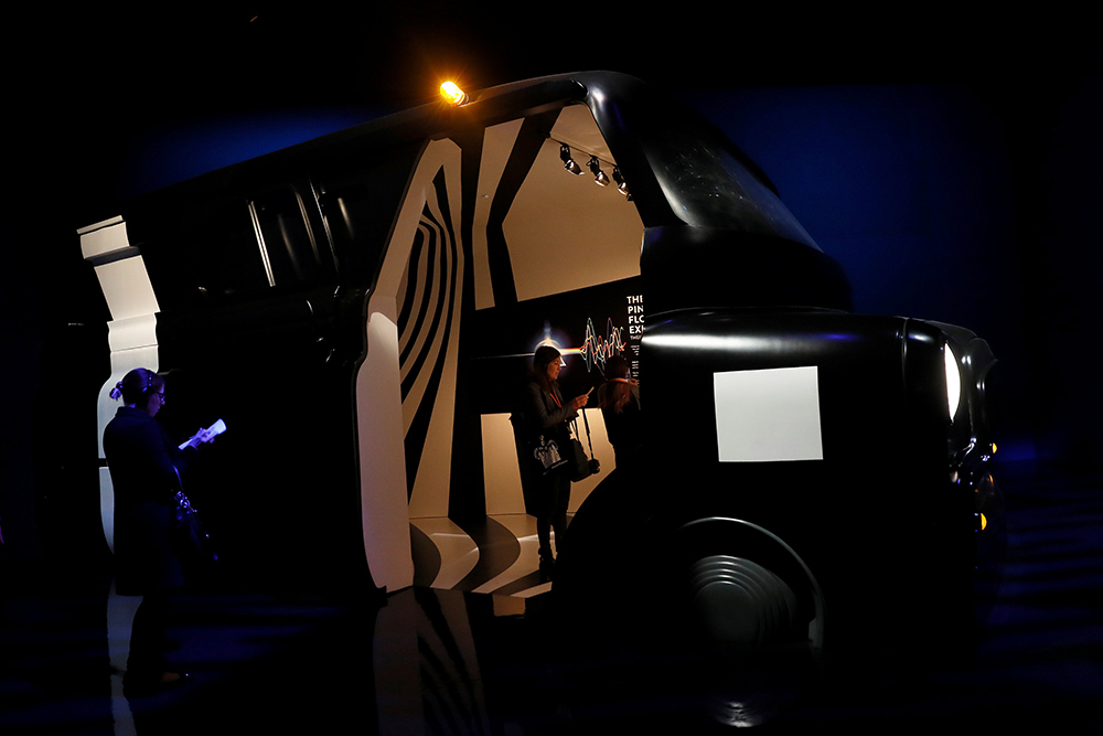 2017-05-09T112925Z_1548619126_RC1770CDE670_RTRMADP_3_MUSIC-PINKFLOYD-EXHIBITION